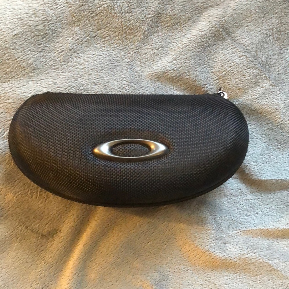 Oakley sunglasses zip case
